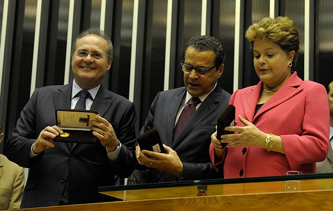 Renan recebe medalha