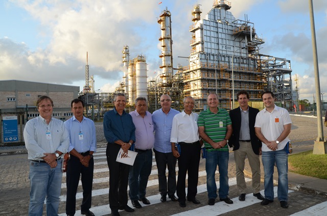 Senador Renan Calheiros e o deputado Renan Filho e comitiva são recebidos por diretores da empresa/FOTOS: ESDRAS MAZONI