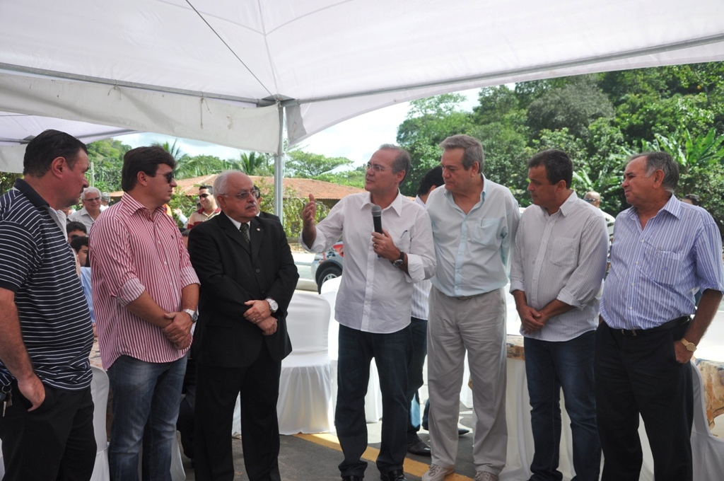Renan enaltece trabalho do prefeito para dotar Maceió de grandes e importantes obras