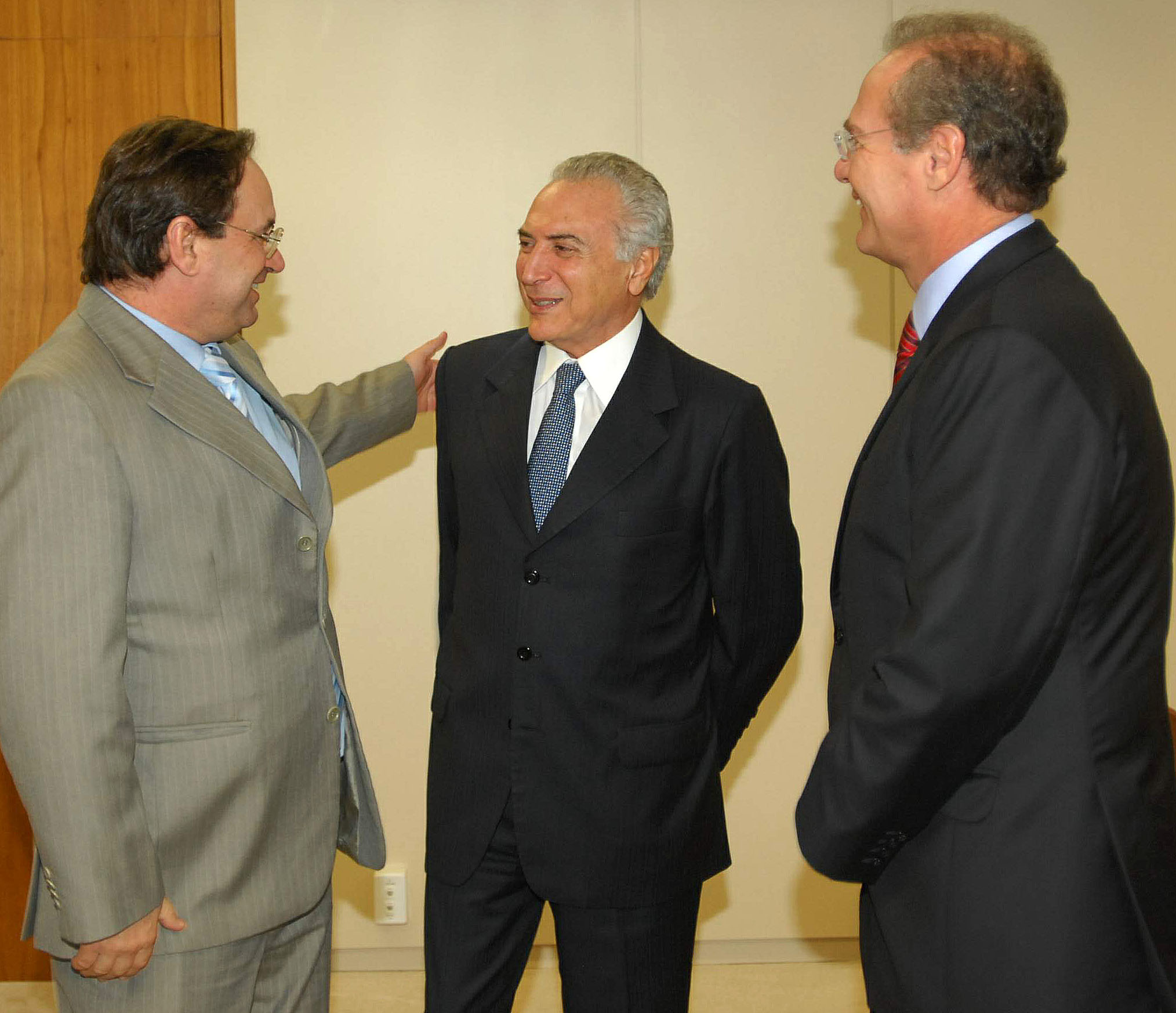 Temer cumprimenta Luciano e ouve de Renan elogios à gestão que ele realiza em Arapiraca/Fotos: Romério Cunha