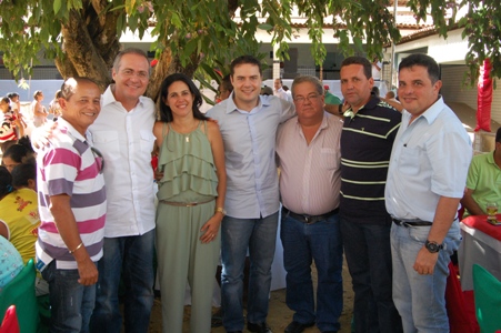Renan com a prefeita de Branquinha, o deputado Renan Filho, o presidente da AMA, Abrahão Moura e os prefeitos Amaro Jorge, Marcelo Couto e Kil Freitas