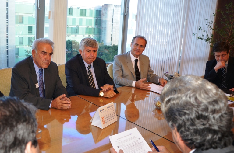 João Batista (à esquerda, entre Renan e Almeida) na audiência com o ministro da Agricultura/foto: Assessoria