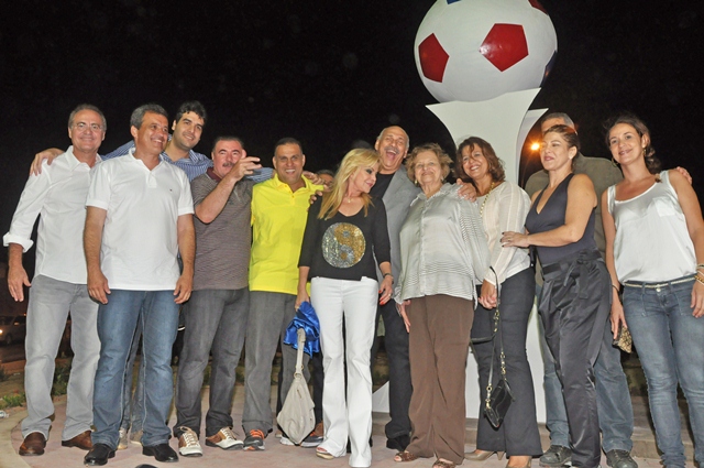 Renan, Mosart e Almeida (E) com Márcio Canuto e familiares durante a solenidade