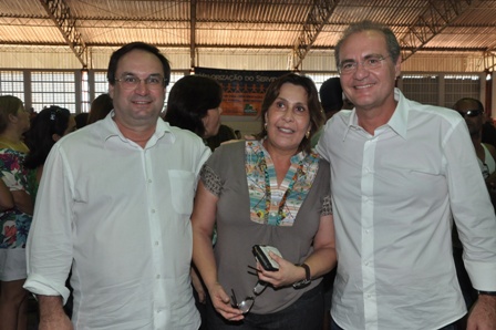 Senador Renan com a deputada Célia e o prefeito Luciano Barbosa prestigiam festa em Arapiraca/foto: Assessoria