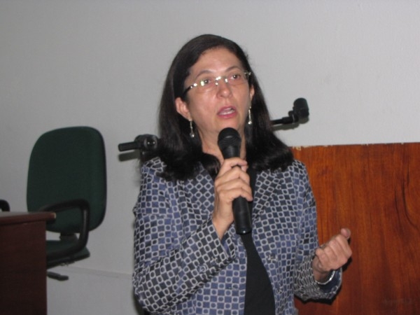 Reitora da Universidade Estadual de Ciências da Saúde de Alagoas (Uncisal), Rosângela Wyszonirska