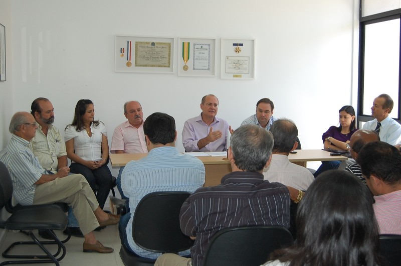 Renan comanda reunião da executiva do PMDB na sede do partido, em Mangabeiras